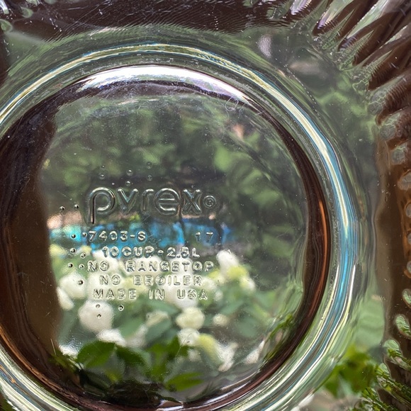 Pyrex fluted clear glass nesting bowls. Set of two (2) - Picture 5 of 11